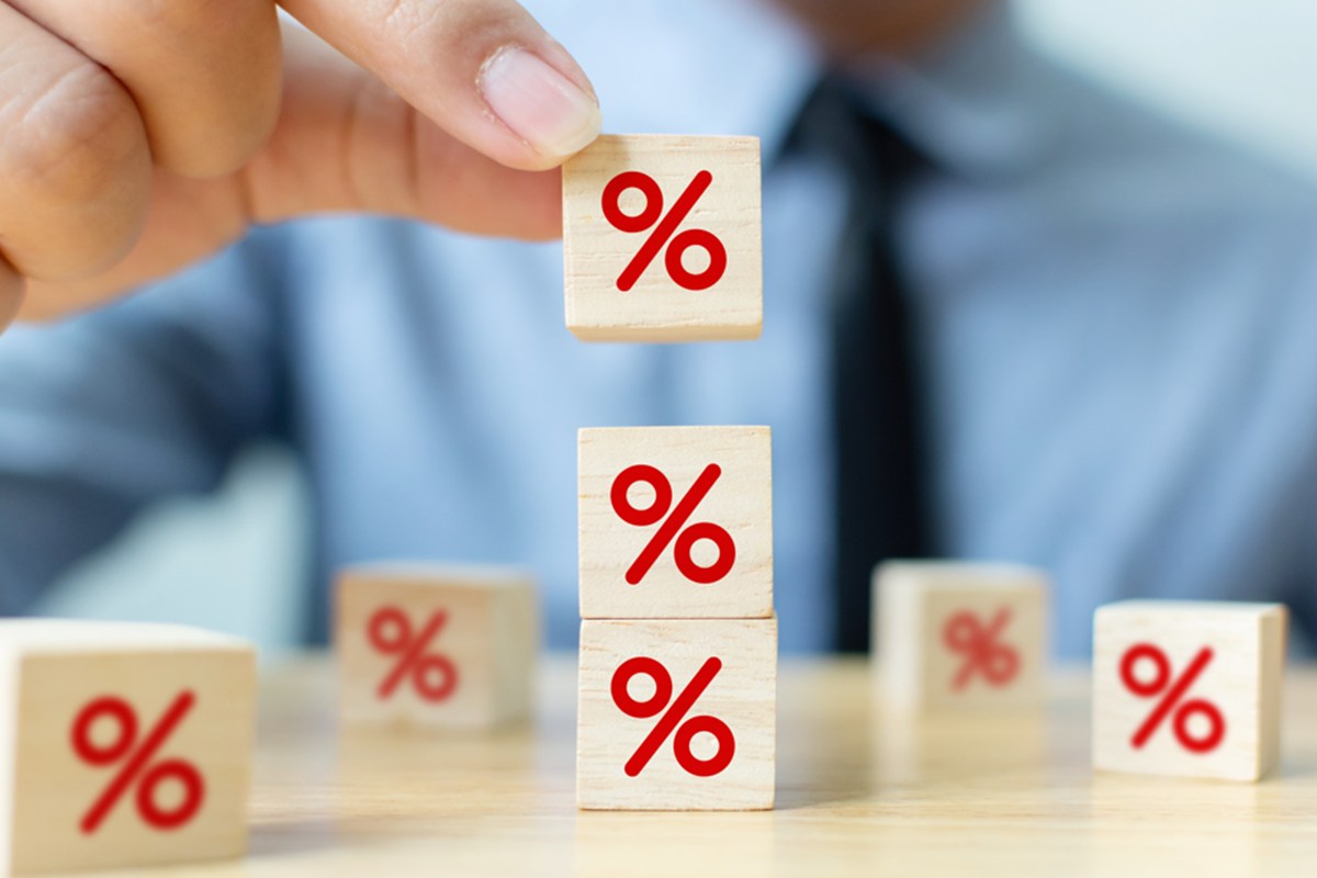 Juros cobrados pelos bancos vão a 46,7%, nível mais alto em 8 anos