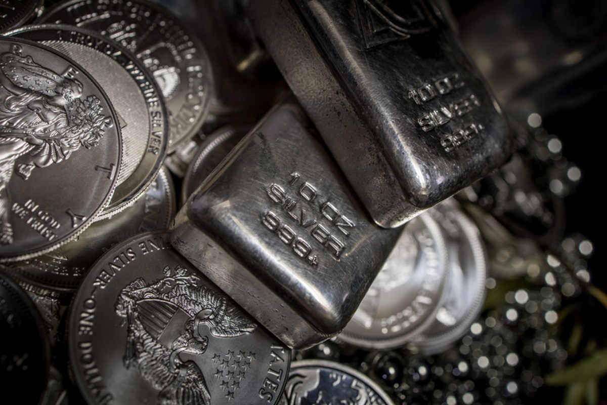 Novo recorde: prata ultrapassa US$ 75 pela 1ª vez. Ouro também avança