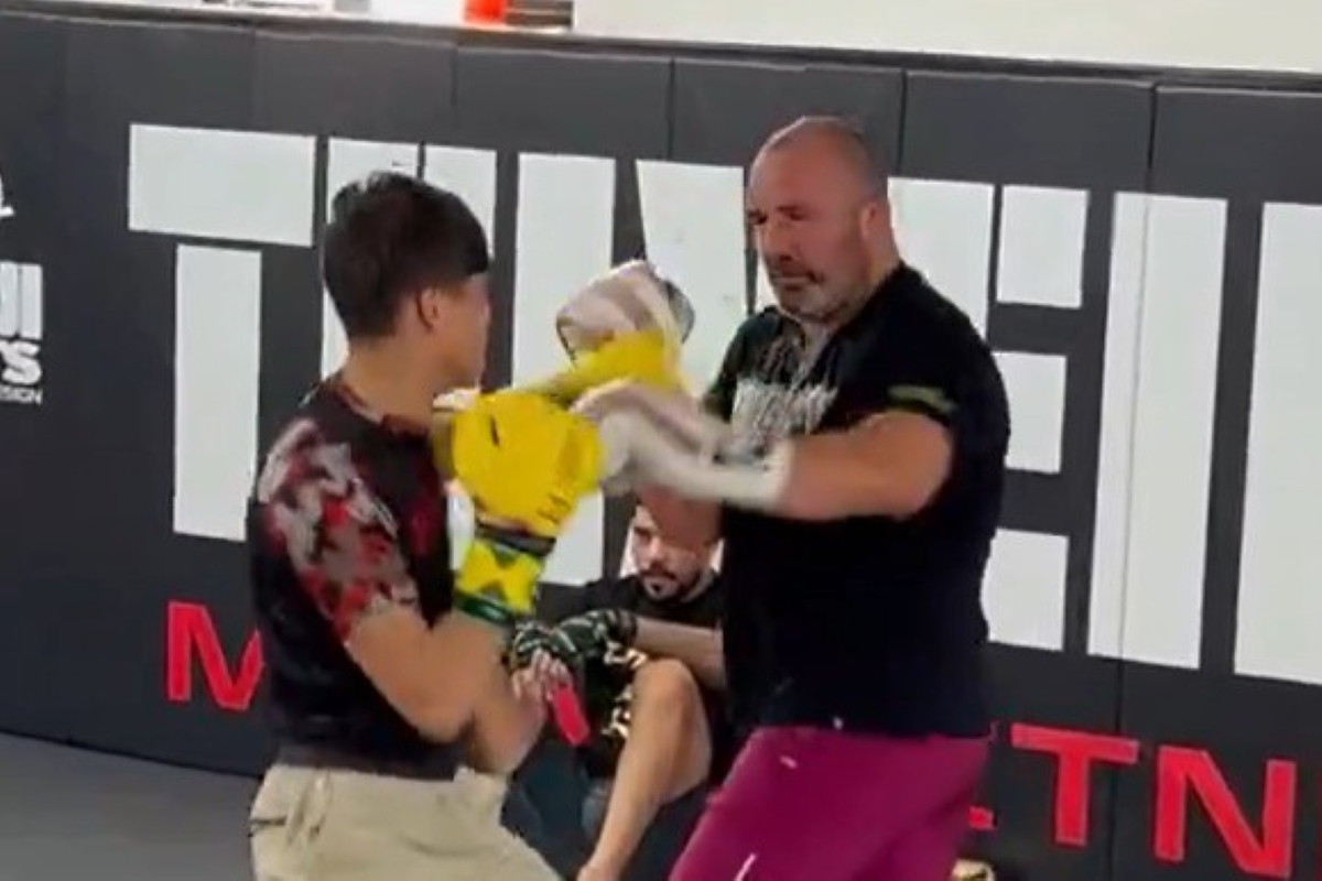 Filho de Poatan surpreende em treino com Glover Teixeira, ex-UFC