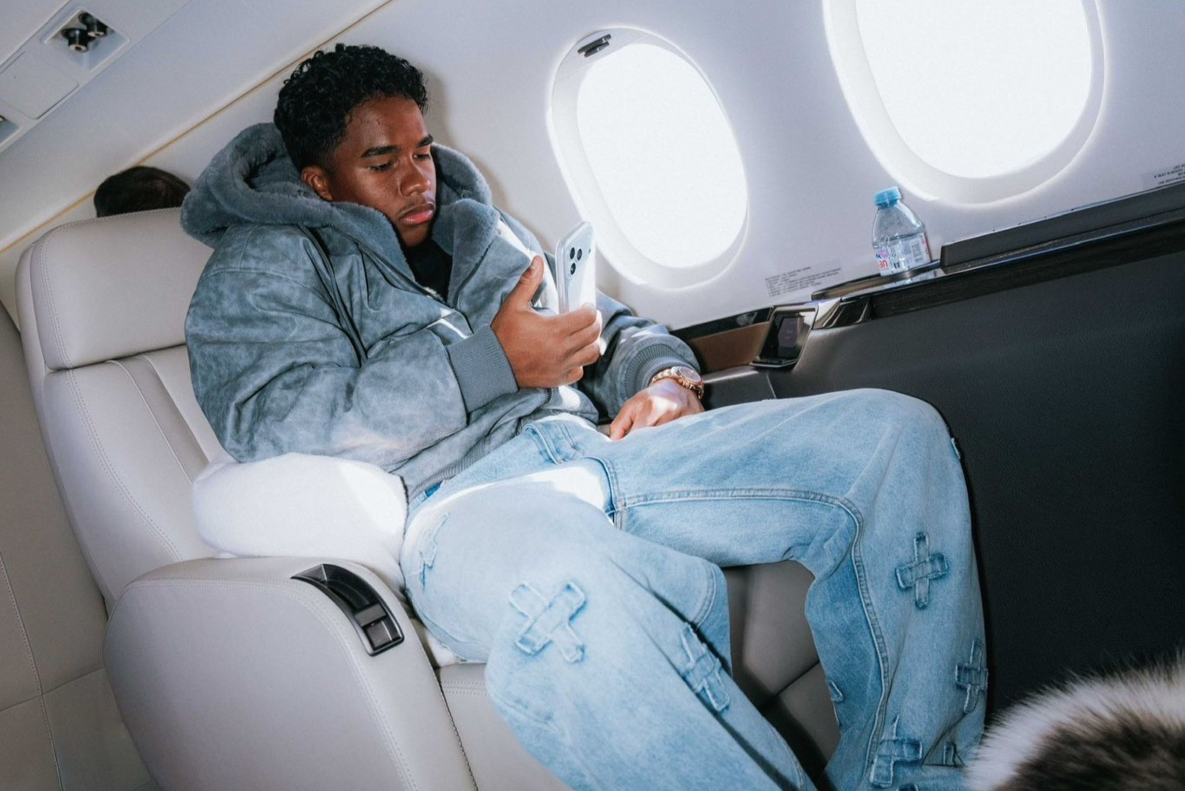 Rumo ao Lyon: Endrick embarca para França após deixar o Real Madrid