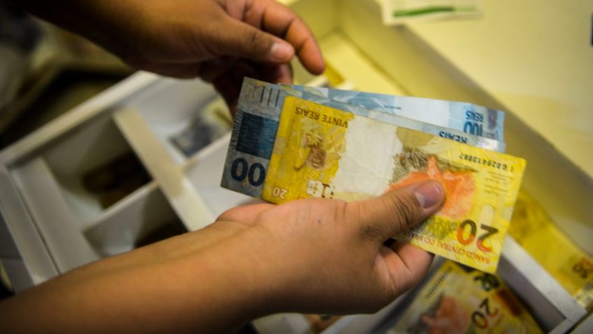 Novo salário mínimo injetará R$ 81,7 bi na economia, diz Dieese