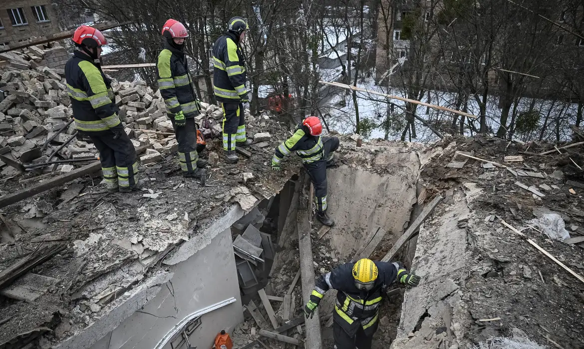Rússia ataca Kiev e faz 11 feridos em véspera de conversas para paz