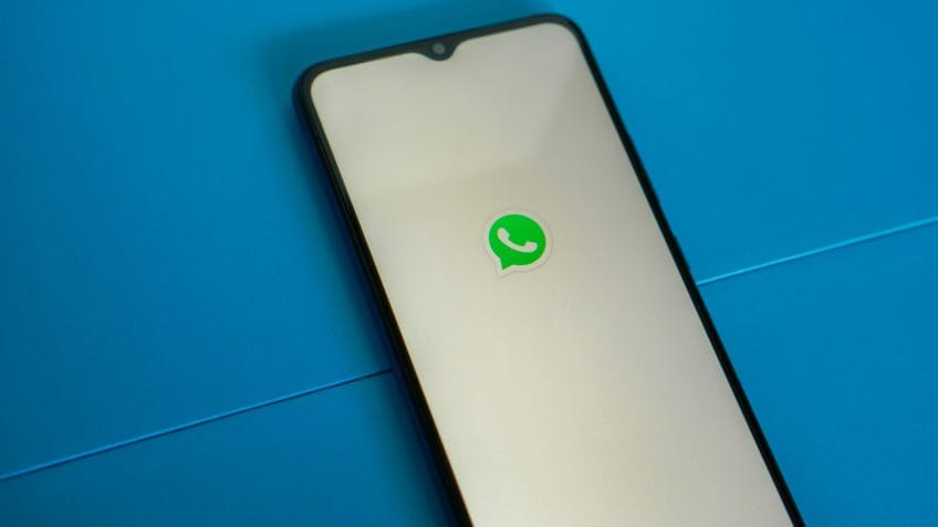 WhatsApp deixa de funcionar em celulares antigos em 2026; leia modelos
