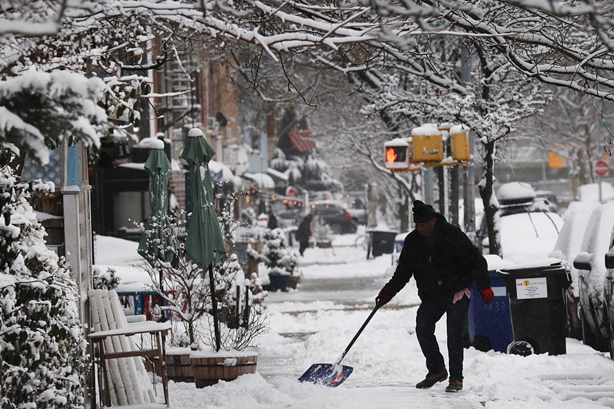 Tempestade de neve deixa NY e Nova Jersey em estado de emergência