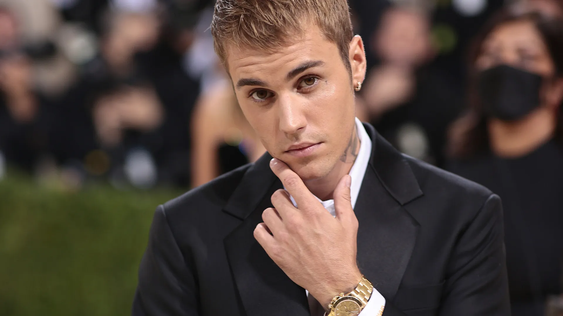 Justin Bieber denuncia indústria da música: "Usado e pressionado"