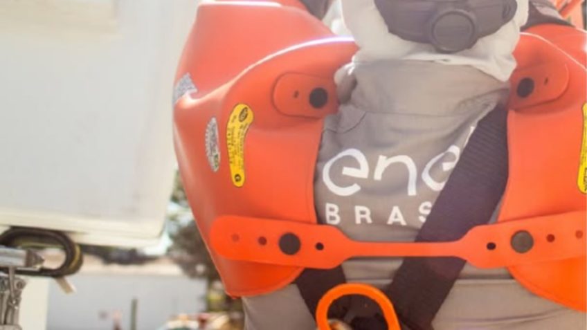 Mais de 21.000 imóveis seguem sem luz na Grande SP