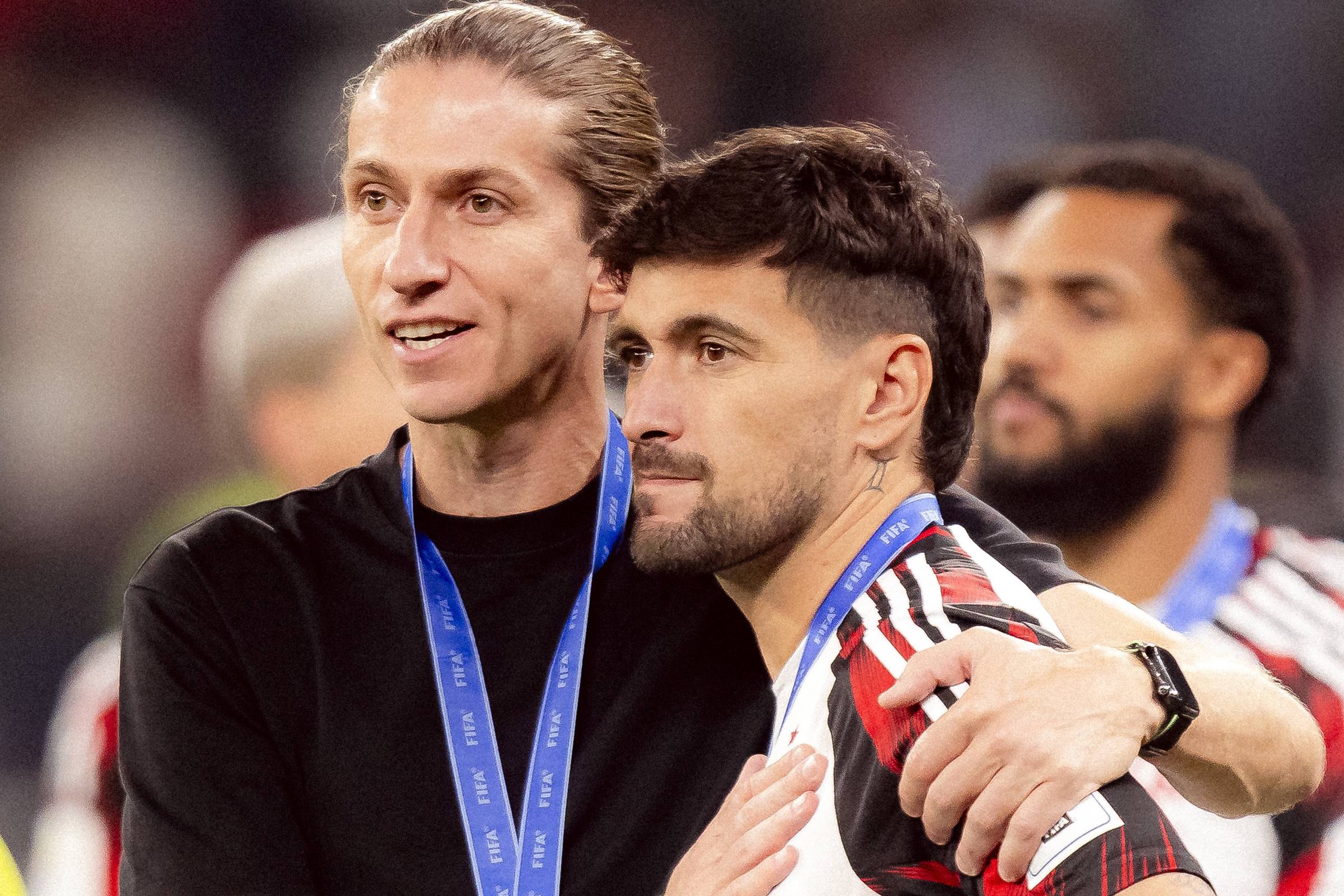 Torcida do Flamengo vai à loucura após renovação de Filipe Luís. Veja