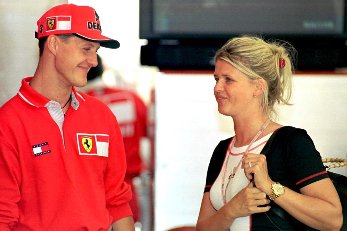 Esposa de Michael Schumacher sobre o piloto: “Ele está aqui”