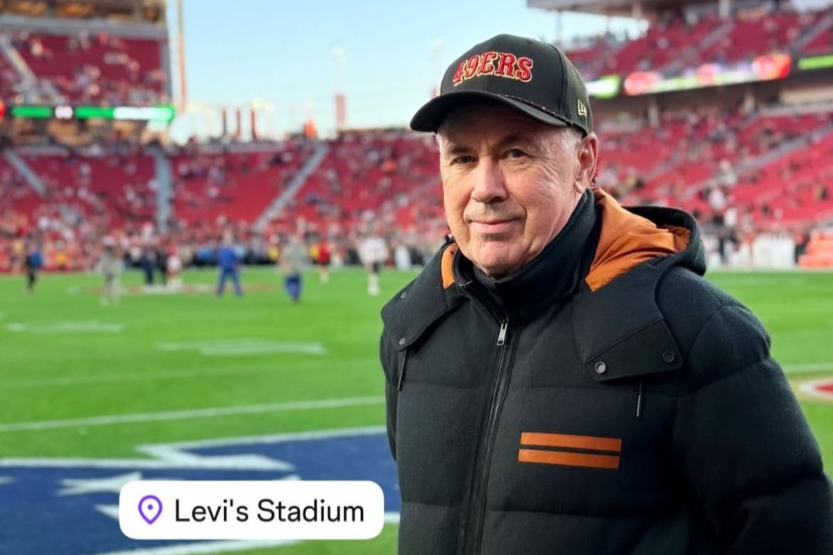 De férias, Carlo Ancelotti curte jogo da NFL nos Estados Unidos