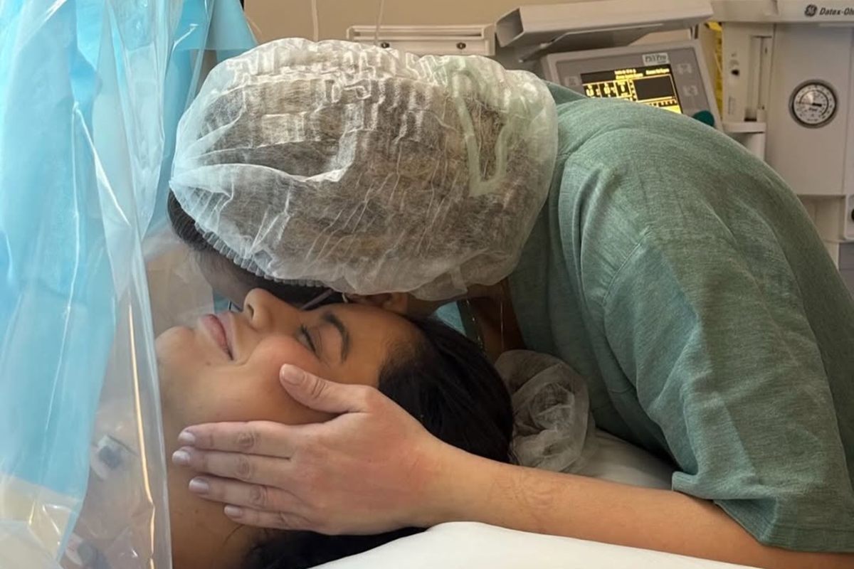 Lexa cumpre promessa feita a médica durante parto da filha