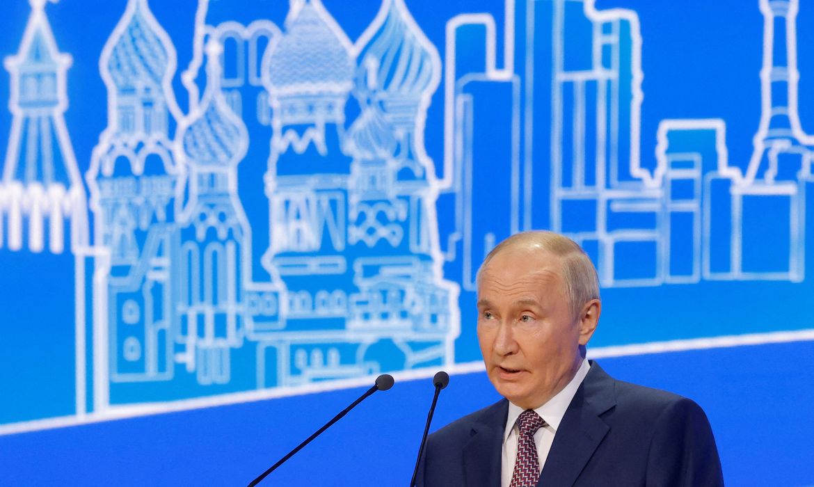 Putin diz a Trump que irá rever posição após suposto ataque ucraniano