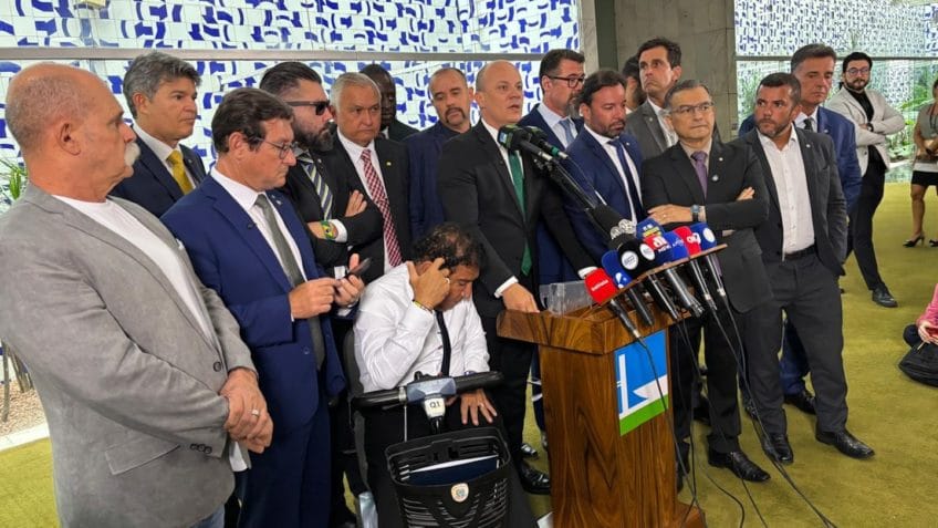 Oposição apresenta novo pedido de impeachment contra Moraes