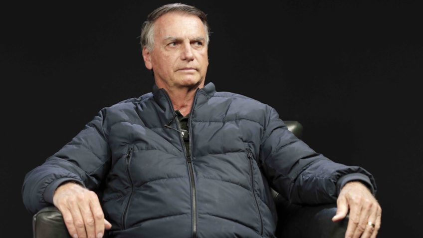 Com hipertensão, Bolsonaro passará Réveillon no hospital, diz médico