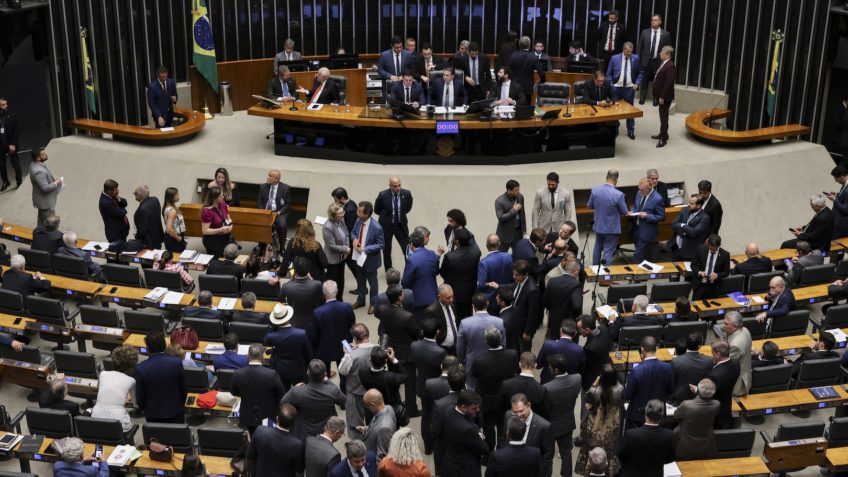 PL perde 7 deputados, mas mantém maior bancada da Câmara
