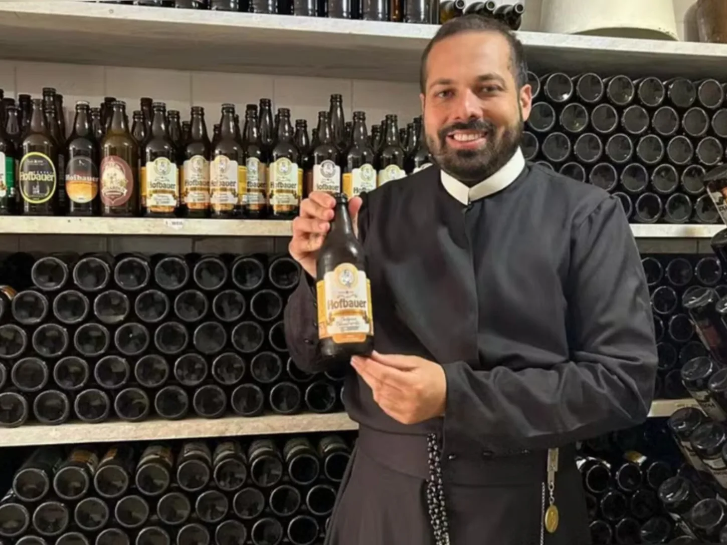 Cerveja produzida por padres em igreja mineira é eleita a melhor do mundo