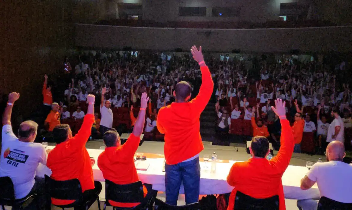 Petroleiros do Norte Fluminense suspendem greve após 16 dias