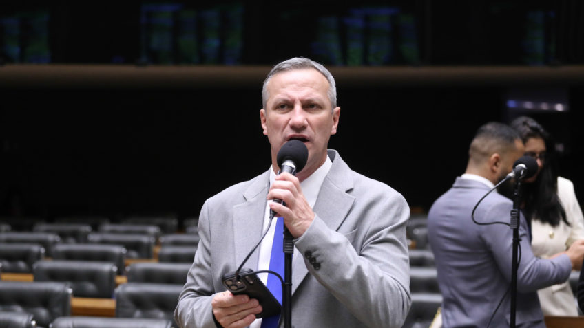 Deputado da oposição pede que CNJ investigue Moraes