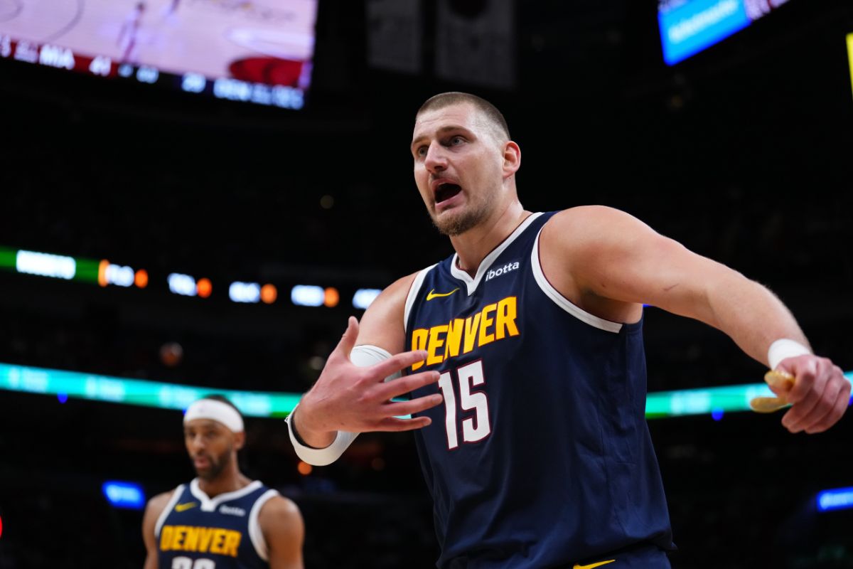 NBA: Nuggets estipula tempo de recuperação para Jokić após lesão