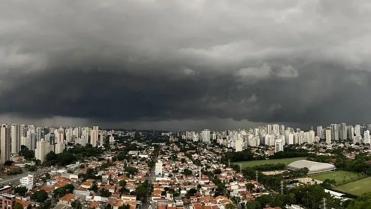 Brasil terá Réveillon com chuva, segundo Inmet