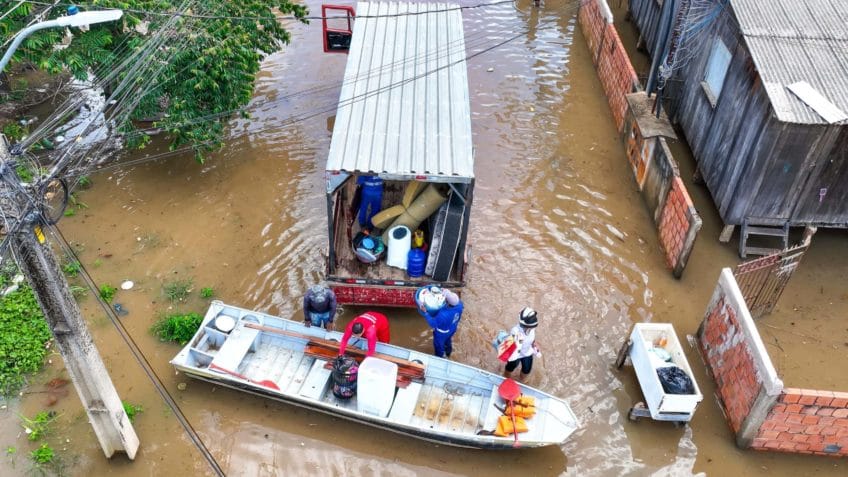 Enchentes no Acre tiram ao menos 758 moradores de suas casas