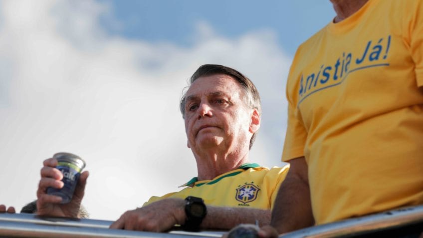 Bolsonaro fará endoscopia digestiva alta amanhã