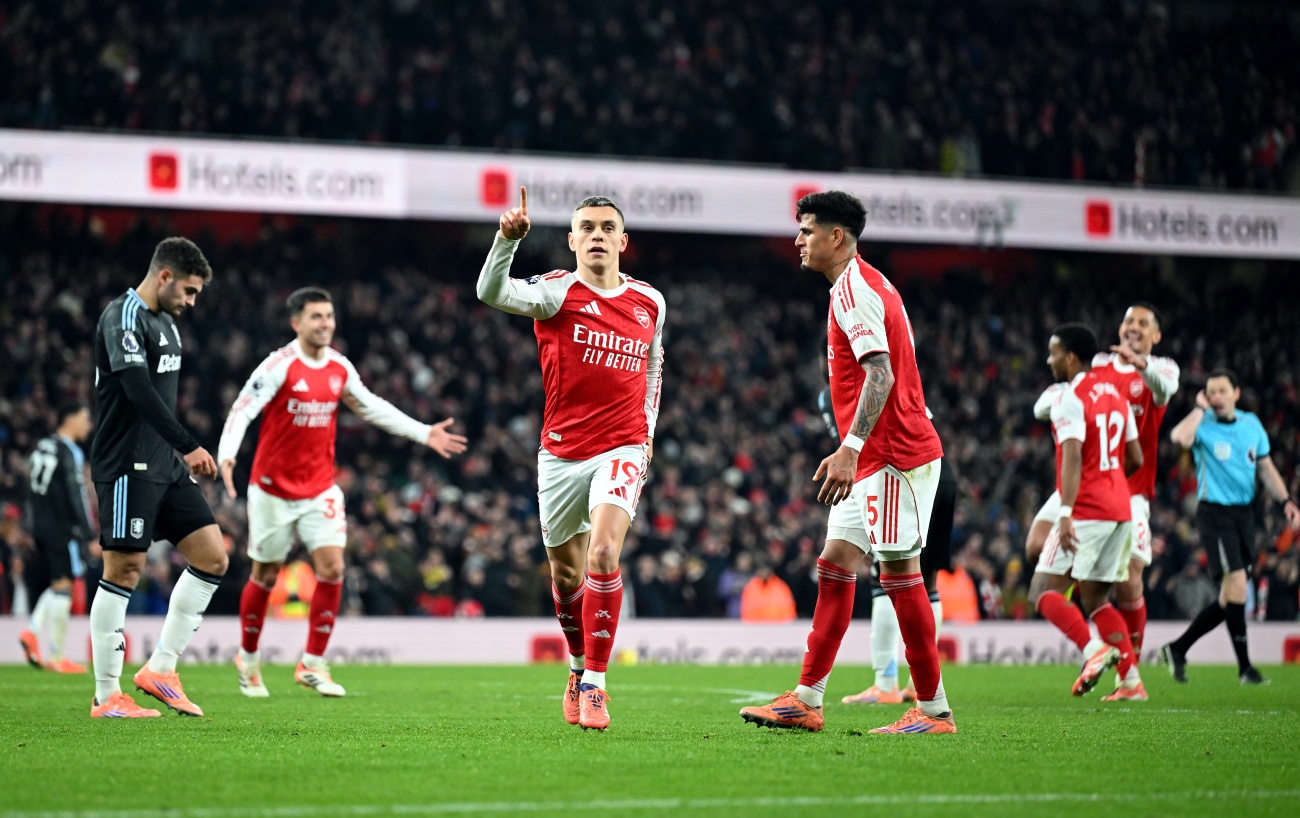 Premier League: Arsenal vence e vê rivais tropeçarem. Veja resultados