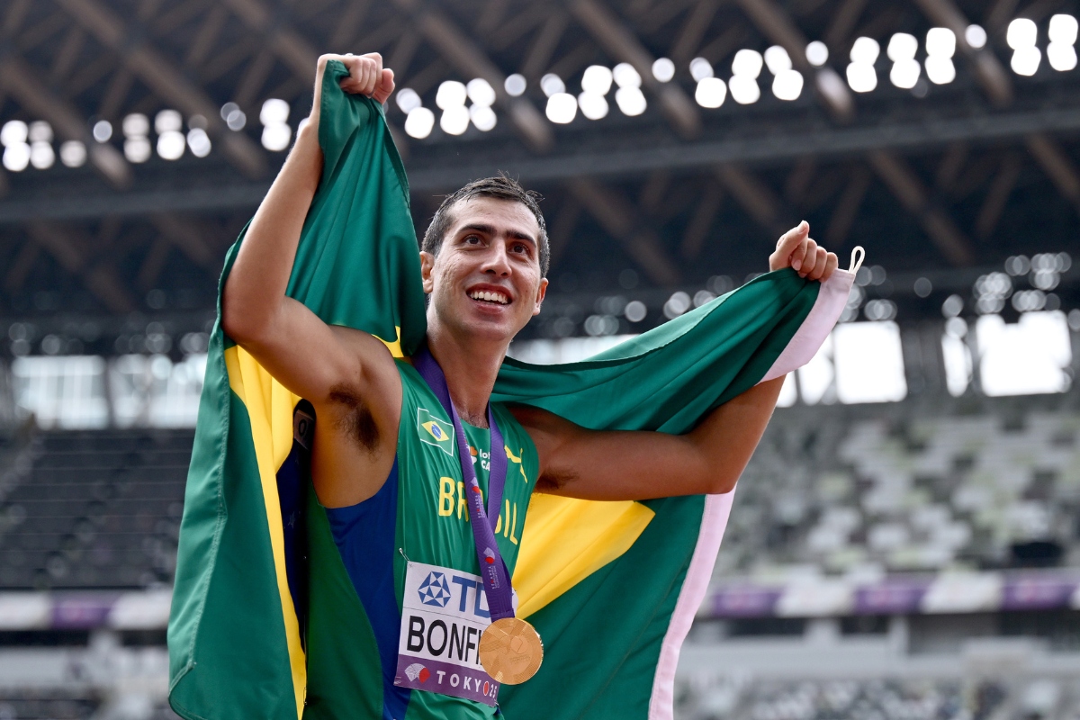Pódios, recordes e Atleta do Ano: relembre a temporada de Caio Bonfim