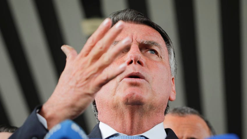 Bolsonaro inicia uso de antidepressivo durante internação