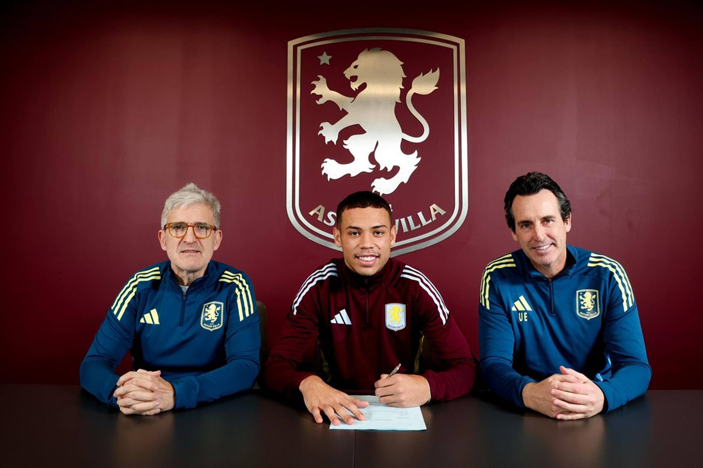 Aston Villa anuncia contratação de jovem destaque do Grêmio