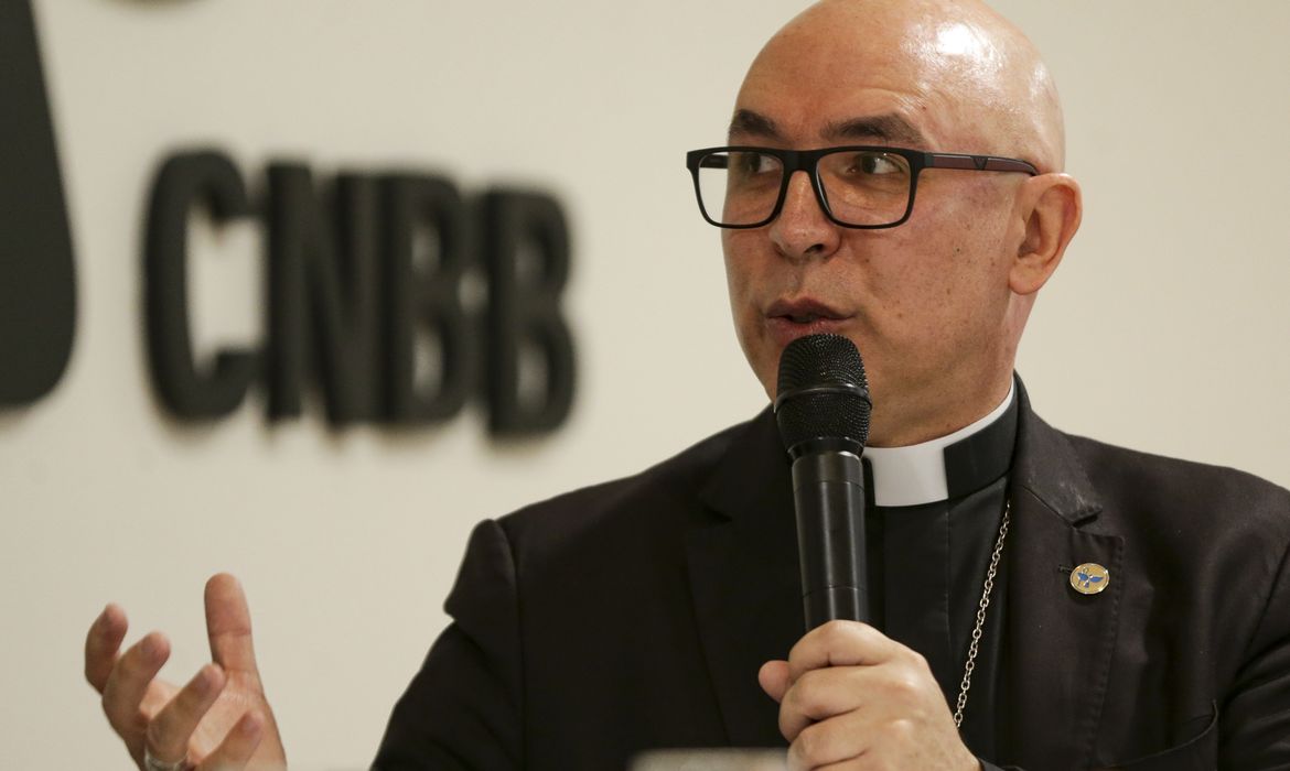 CNBB defende democracia e alerta para "graves retrocessos" no Brasil