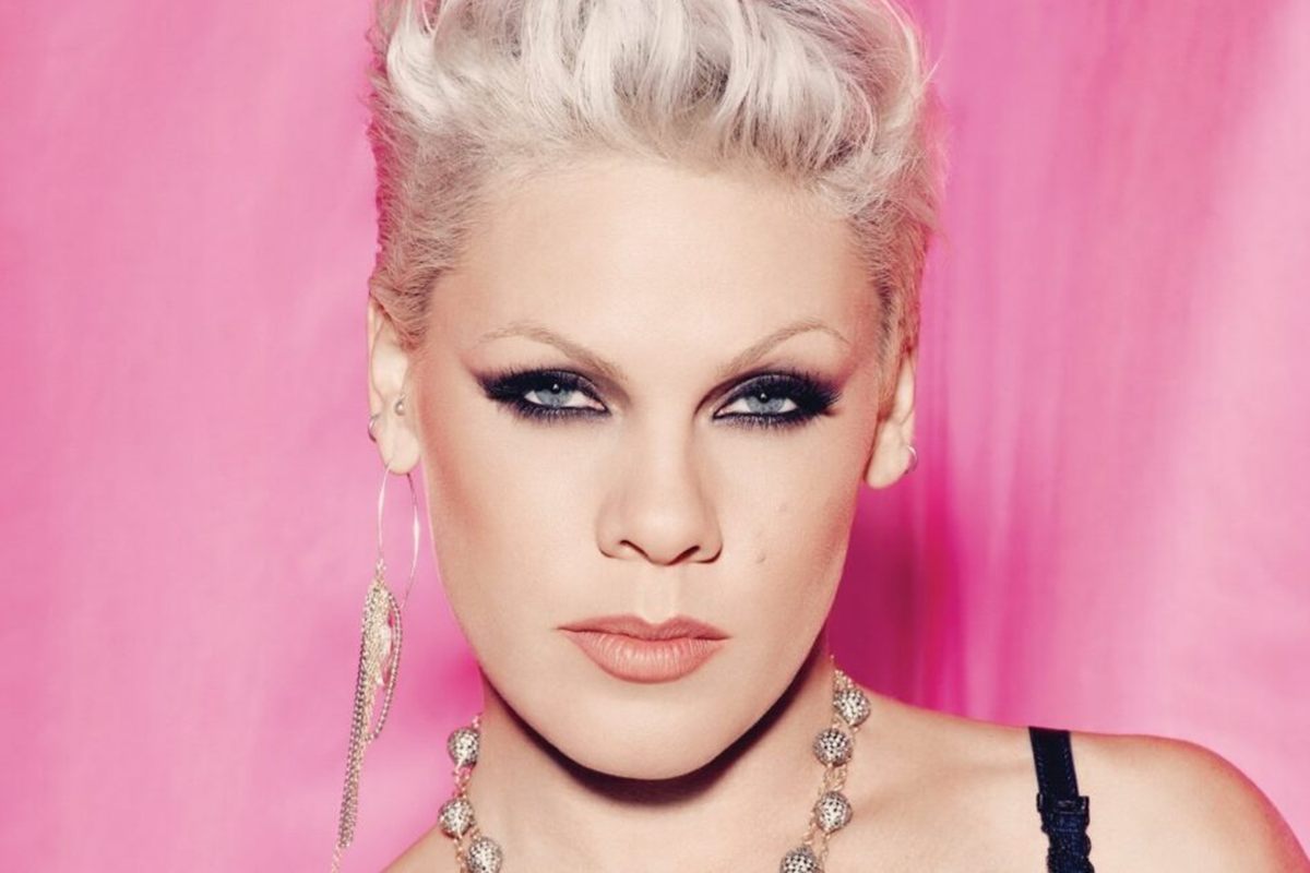 Pink passa o Ano-Novo internada e precisará de cirurgia na coluna