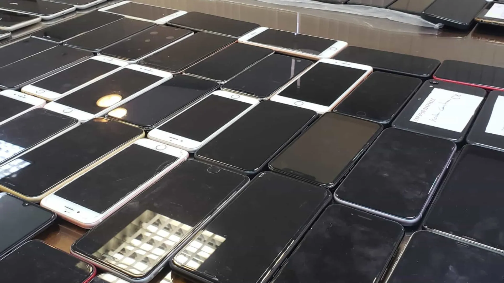 Mulher grávida é detida com 29 celulares no Réveillon de Copacabana, no Rio