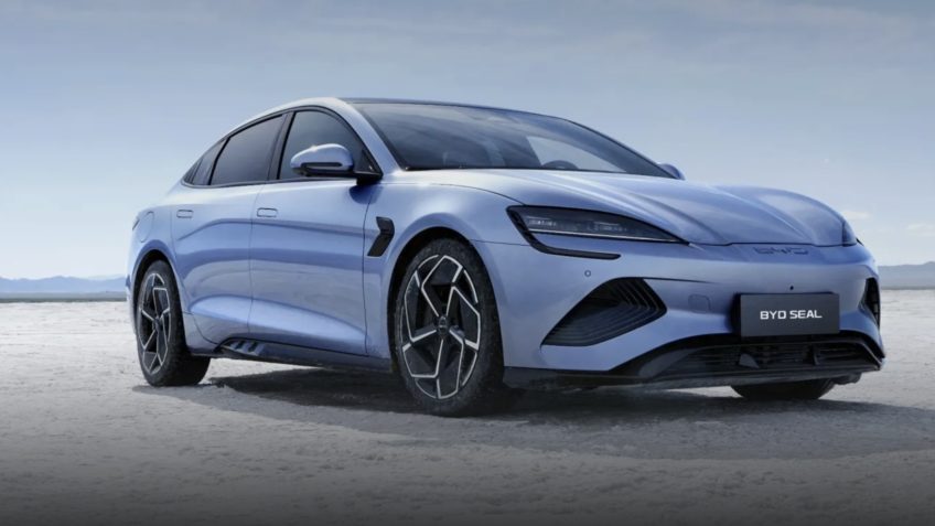 BYD deve ultrapassar Tesla em venda anual de carros elétricos