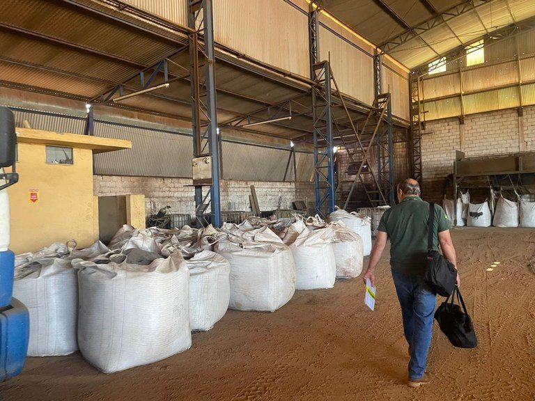 Fábrica clandestina de fertilizantes é interditada em Pradópolis (SP)