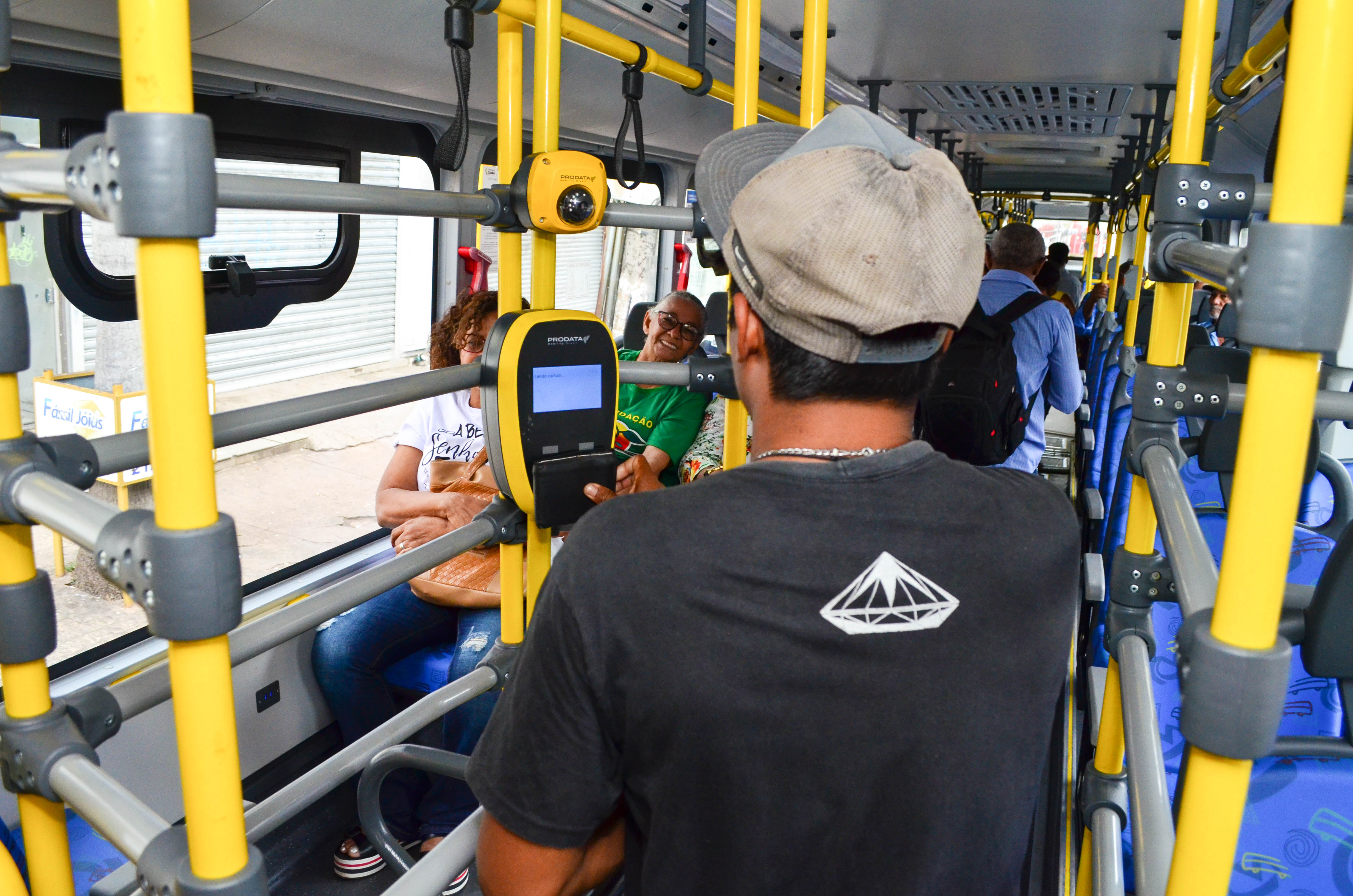 Prefeitura mantém ônibus grátis até 23h59 desta sexta e retoma no domingo
