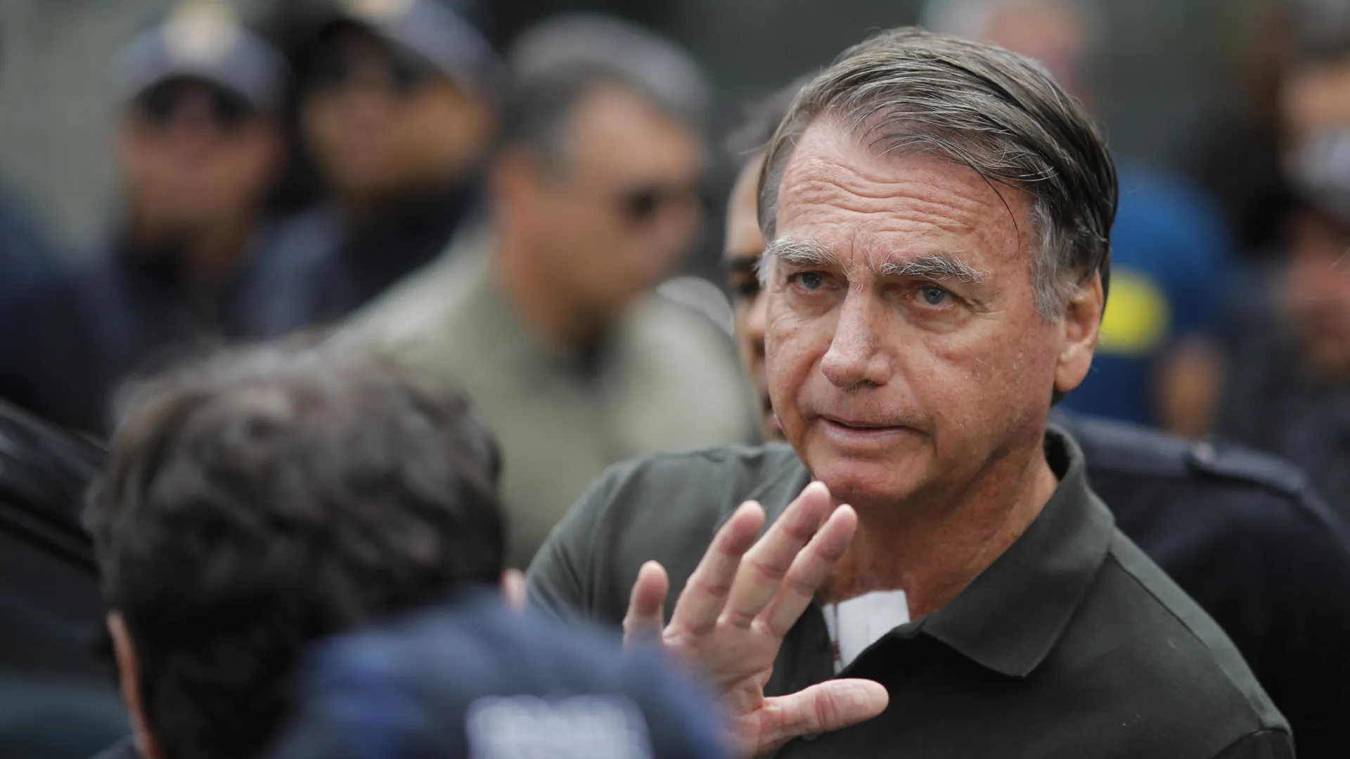 Bolsonaro e irmão acertam a quadra da Mega da Virada em bolão; prêmio é de R$ 216,76