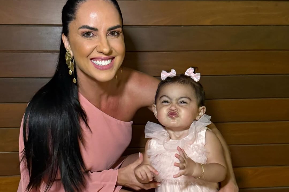 Esposa de Zezé rebate piada sobre aparência da filha de 1 ano