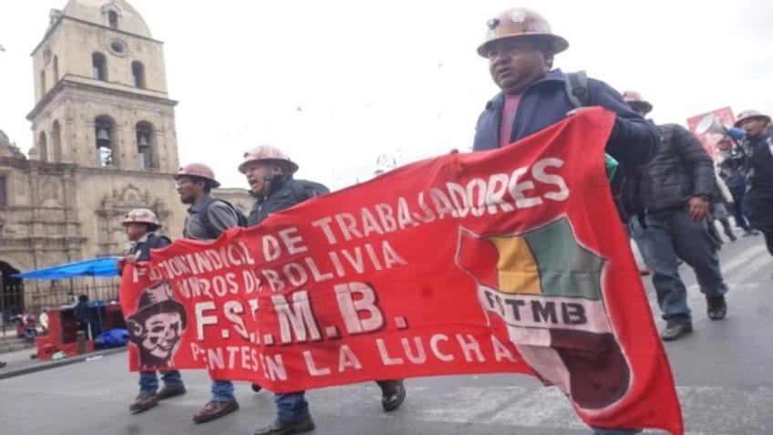 Bolivianos protestam e organizam greve contra aumento dos combustíveis