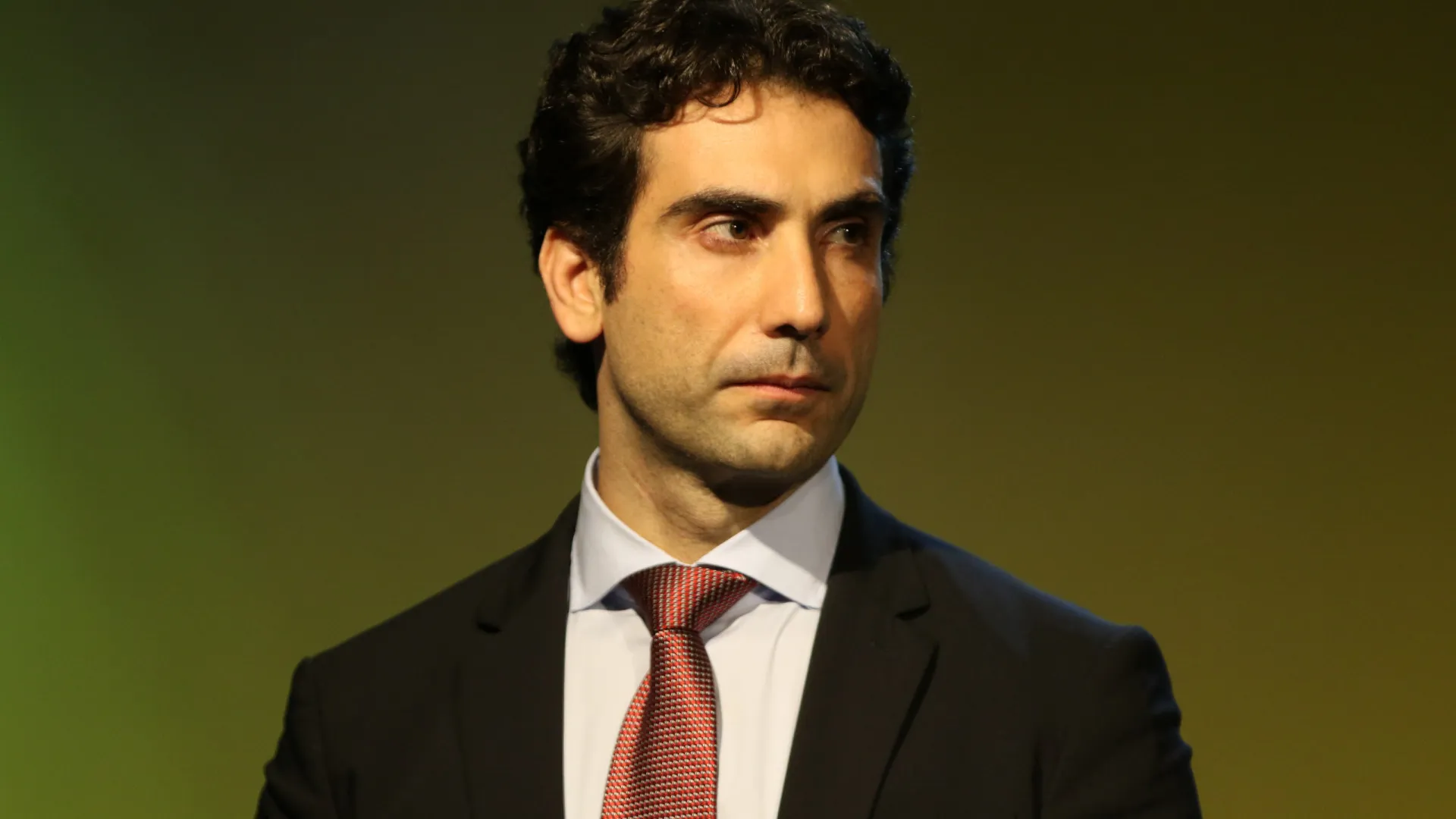 Galípolo conquista Faria Lima, mas vê BC no epicentro de crises em 1º ano no comando