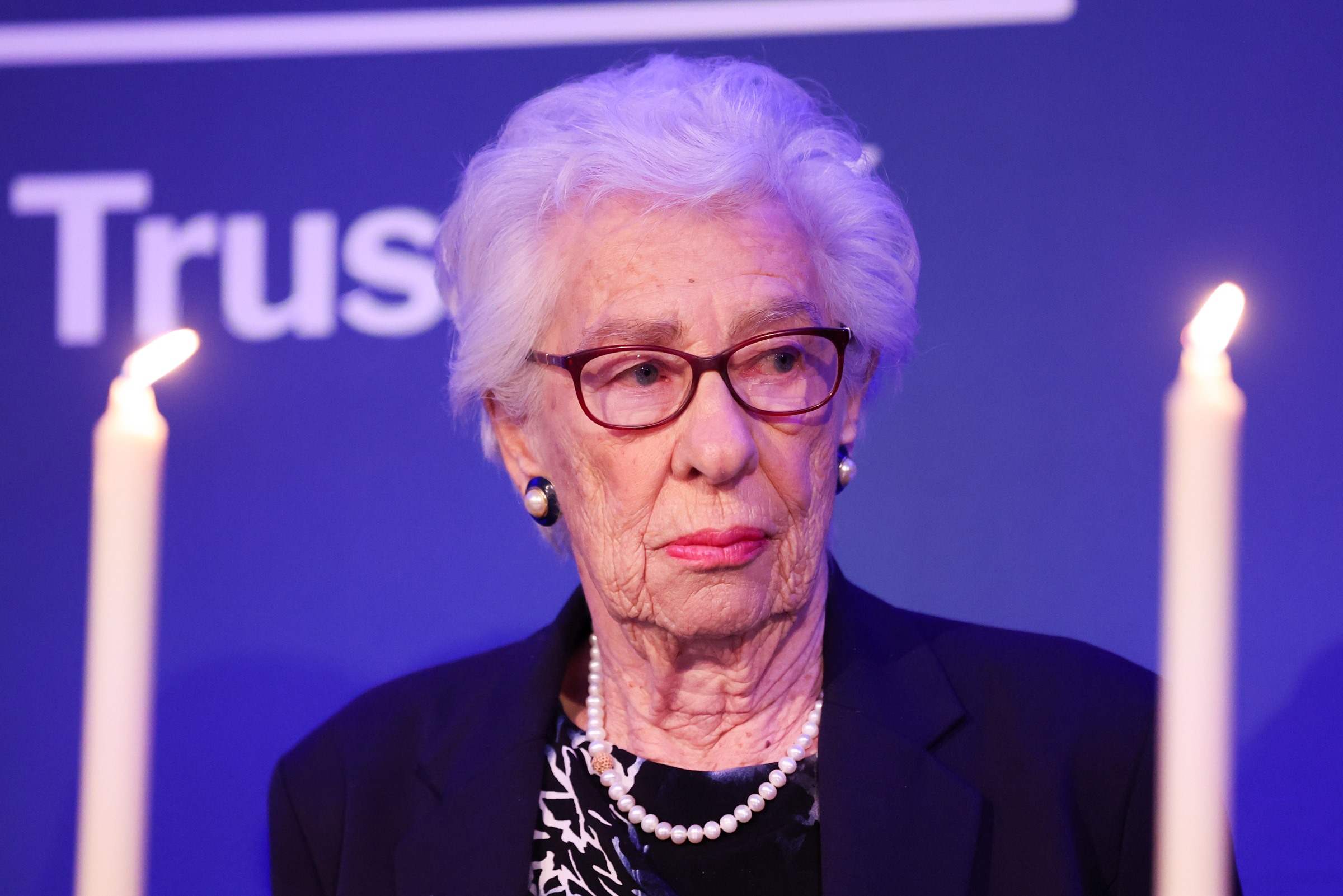 Morre Eva Schloss, meia-irmã de Anne Frank e sobrevivente de Auschwitz