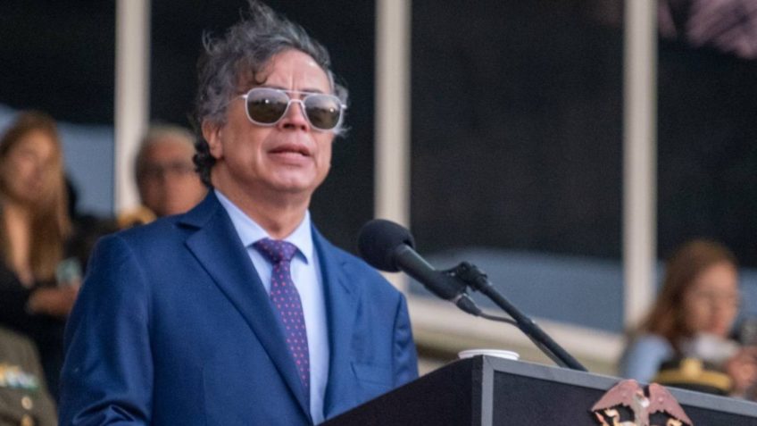 Petro pede que população “tome o poder” se houver ação dos EUA