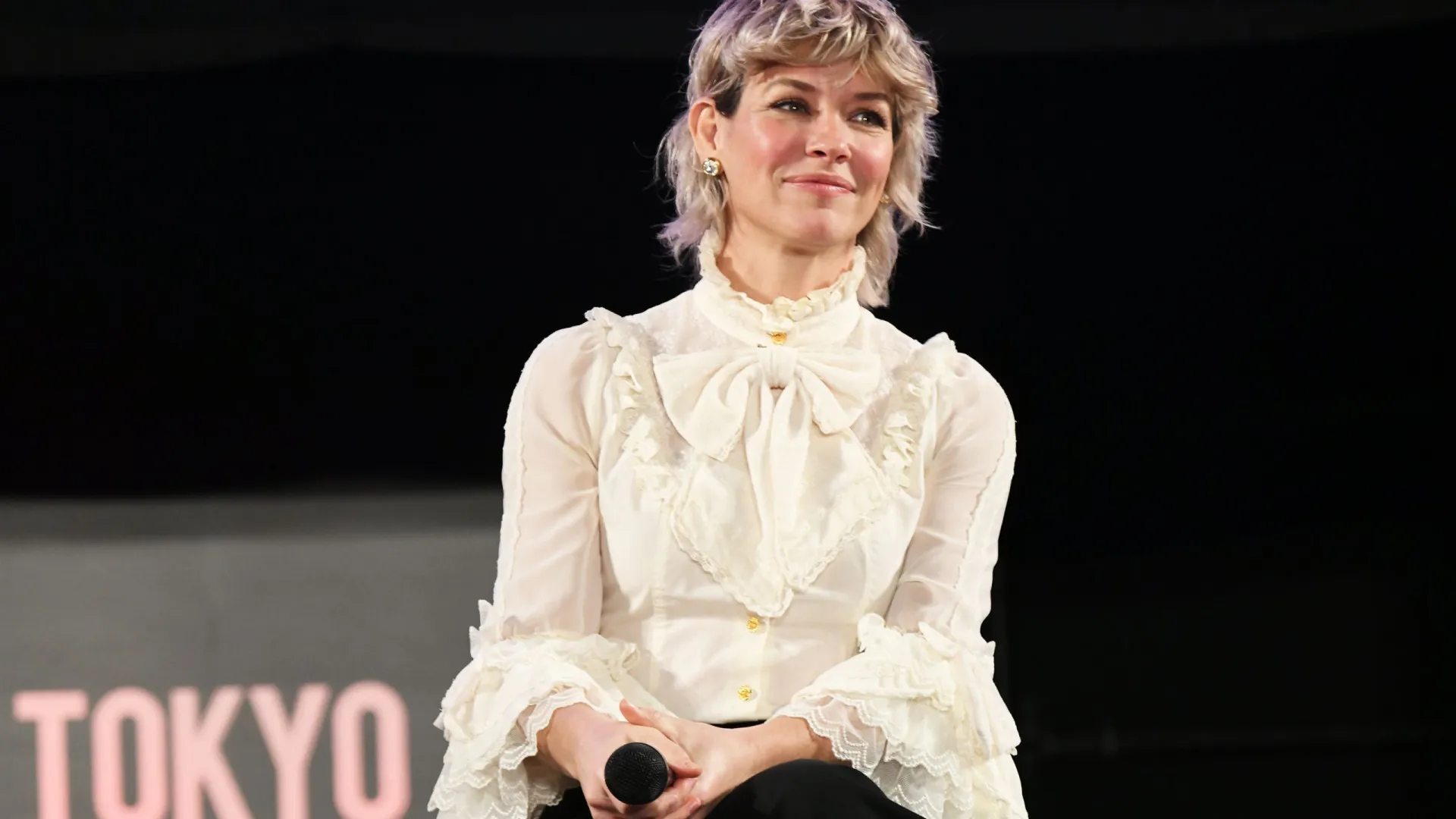 Evangeline Lilly revela danos cerebrais após acidente: 'Funcionando com capacidade reduzida'