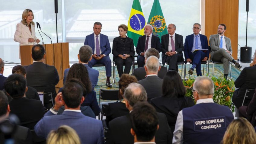 Lula anuncia rede de hospitais com IA e financiamento de R$ 1,7 bi