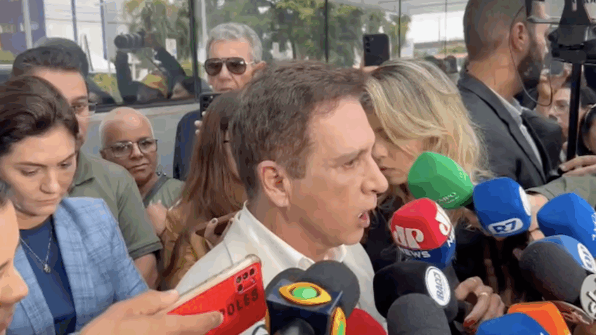 Médico diz que lesão de Bolsonaro não é grave e que não houve danos ao cérebro