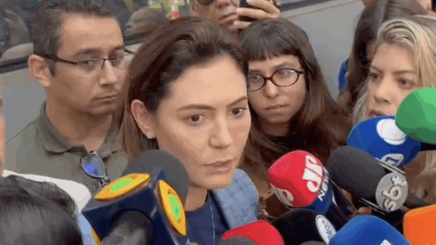 "Eu vi Bolsonaro no hospital pedindo para Deus levá-lo", diz Michelle