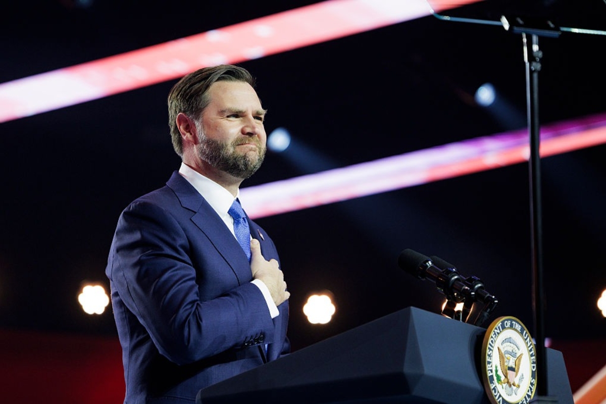 Vance diz que mulher morta por agente do ICE "causou a própria morte"