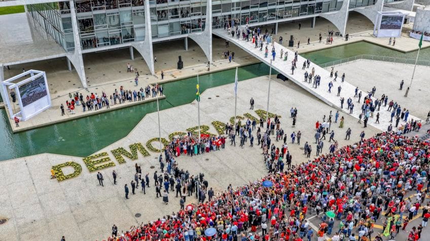 Lula posta vídeo sobre os 3 anos do 8 de Janeiro: “Para não esquecer”