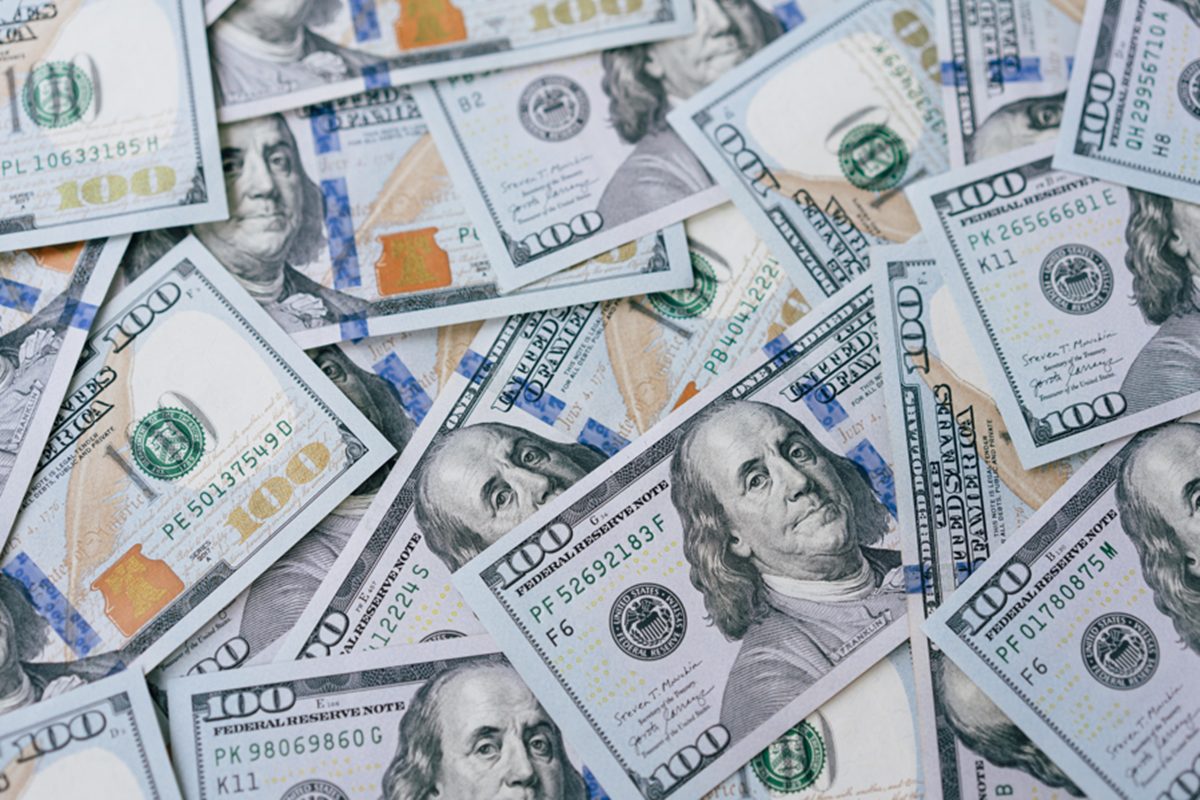 Estável, dólar vai a R$ 5,38 com indústria no Brasil e emprego nos EUA