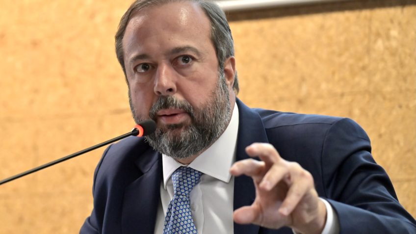 Silveira diz que Brasil avaliará impacto da Venezuela na Petrobras