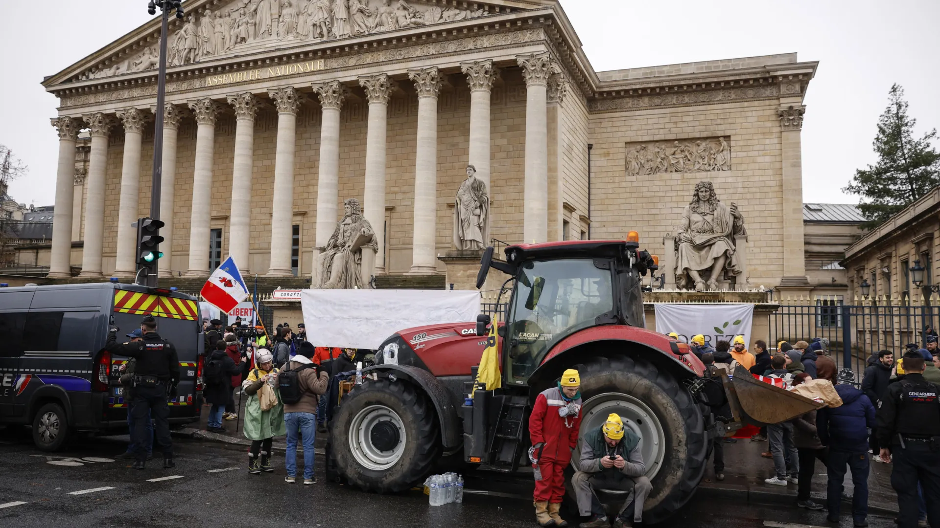 Produtores bloqueiam estradas na França contra acordo UE-Mercosul